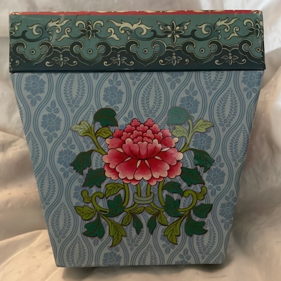 Intricate Asian Inspired Colorful Paper Box - Picture 4 of 9